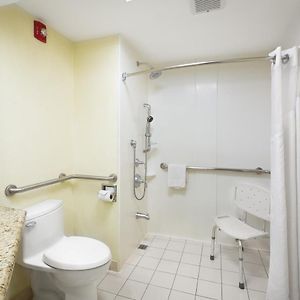 Habitación Adaptada para Personas con Discapacidad Auditiva con Cama King